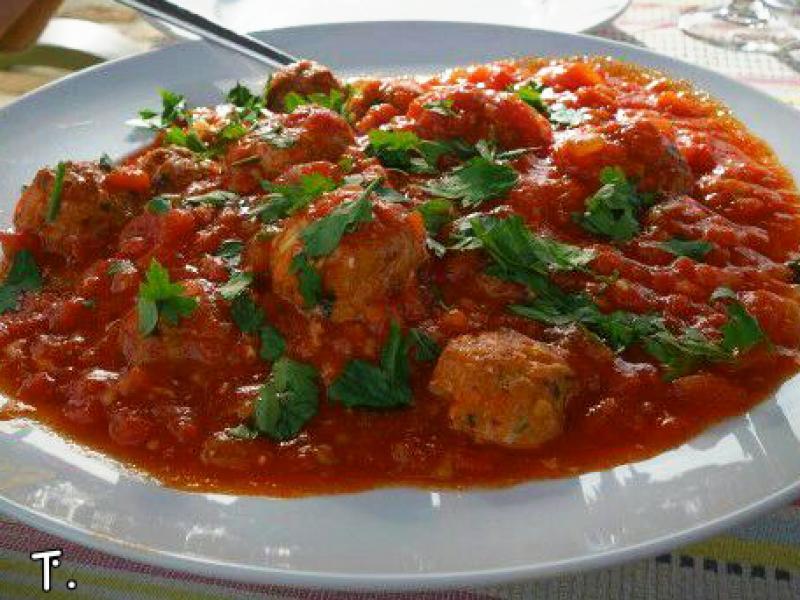 Spanish Chorizo & Pork Meatballs with Sherried Tomato Sauce Tuetego