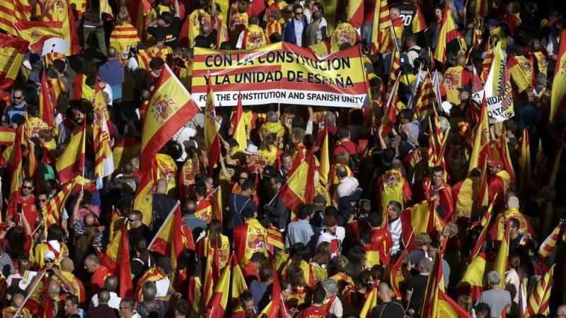 Miles de personas se manifiestan en Barcelona por la unidad de España ...